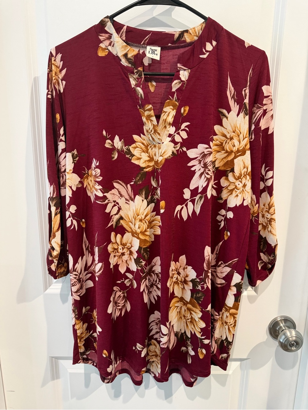 Sew In Love Floral V-Neck Top Size Small